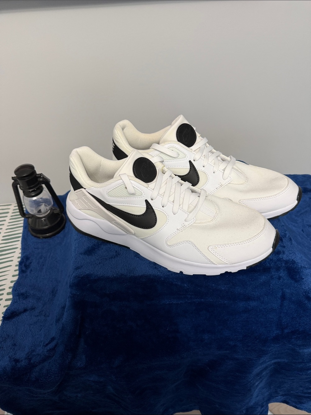 Nike White and Black Low-Top Sneakers